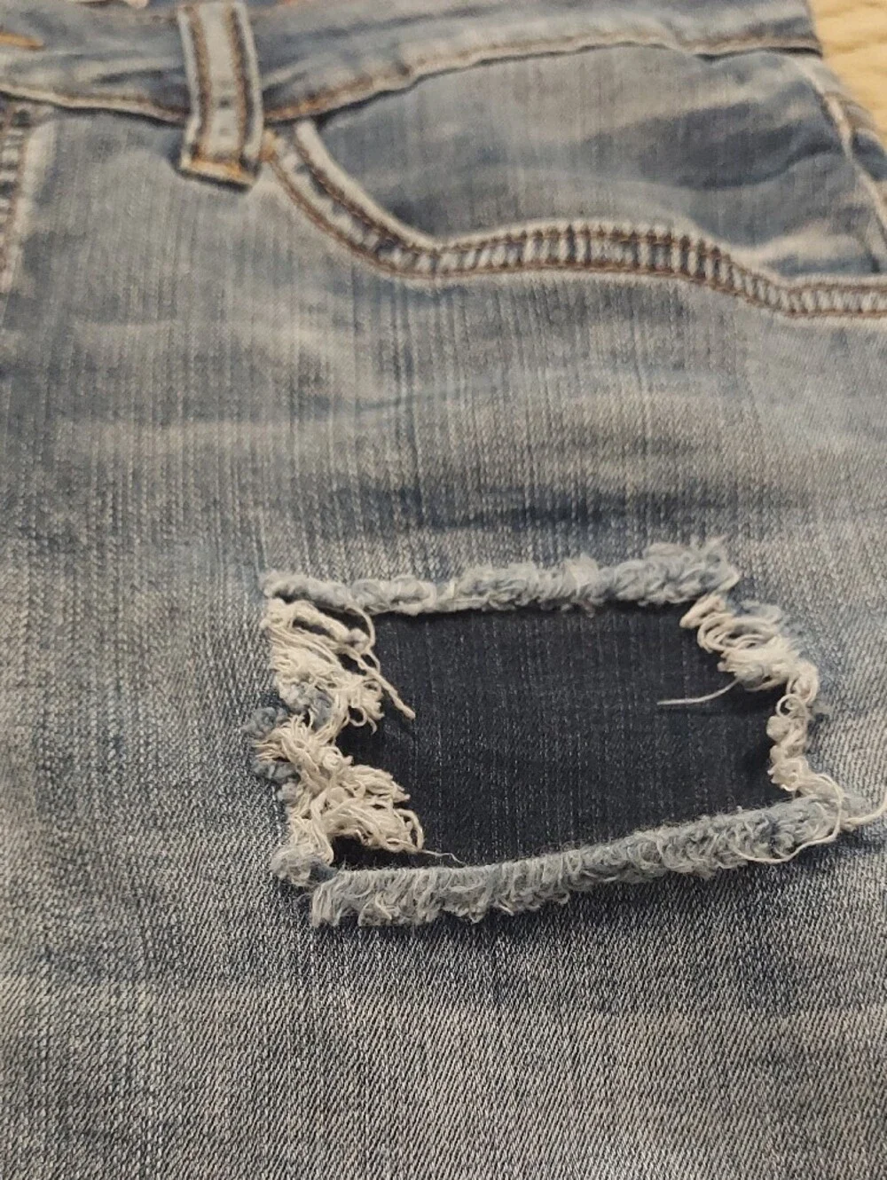!iT Women's Long Rider Light Wash Distressed Denim Shorts Size 6